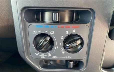 Toyota Roomy I, 2021 год, 800 000 рублей, 11 фотография