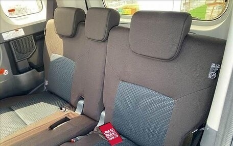 Toyota Roomy I, 2021 год, 800 000 рублей, 16 фотография