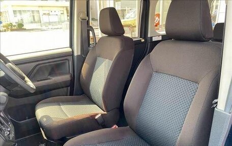 Toyota Roomy I, 2021 год, 800 000 рублей, 28 фотография