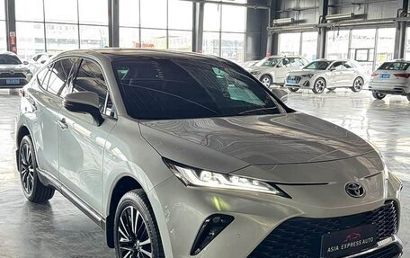 Toyota Venza, 2022 год, 2 810 000 рублей, 2 фотография