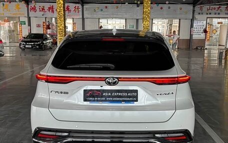 Toyota Venza, 2022 год, 2 810 000 рублей, 5 фотография