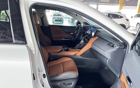 Toyota Venza, 2022 год, 2 810 000 рублей, 10 фотография