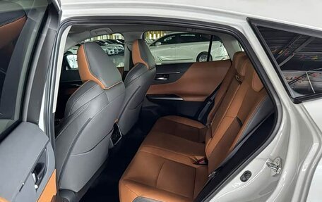 Toyota Venza, 2022 год, 2 810 000 рублей, 13 фотография