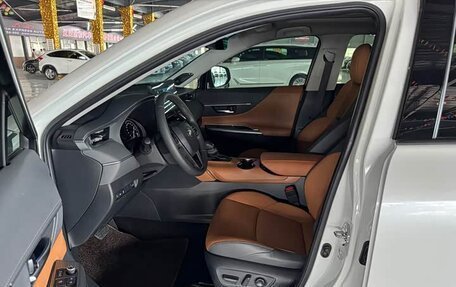 Toyota Venza, 2022 год, 2 810 000 рублей, 14 фотография