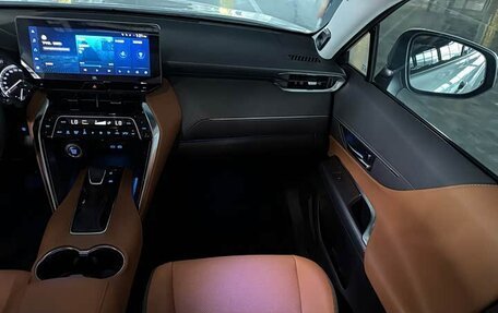 Toyota Venza, 2022 год, 2 810 000 рублей, 11 фотография