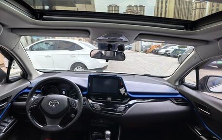 Toyota C-HR I рестайлинг, 2022 год, 1 730 334 рублей, 6 фотография