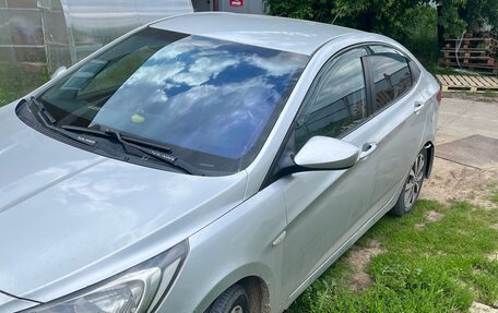 Hyundai Solaris II рестайлинг, 2013 год, 500 000 рублей, 2 фотография