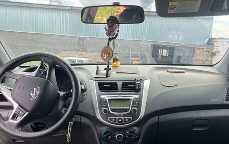 Hyundai Solaris II рестайлинг, 2013 год, 500 000 рублей, 5 фотография