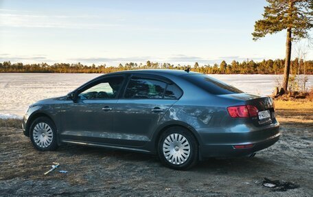 Volkswagen Jetta VI, 2011 год, 999 000 рублей, 4 фотография