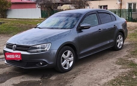 Volkswagen Jetta VI, 2011 год, 999 000 рублей, 2 фотография