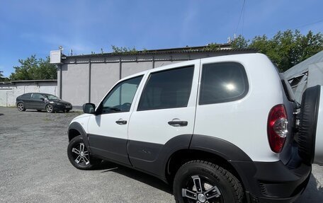 Chevrolet Niva I рестайлинг, 2019 год, 998 000 рублей, 10 фотография