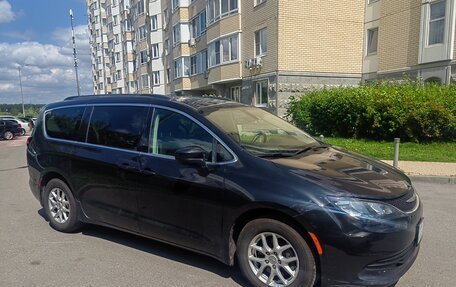 Chrysler Voyager, 2020 год, 2 700 000 рублей, 2 фотография