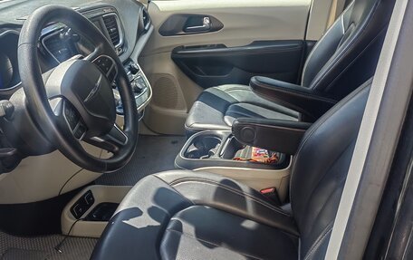 Chrysler Voyager, 2020 год, 2 700 000 рублей, 9 фотография
