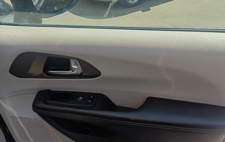 Chrysler Voyager, 2020 год, 2 700 000 рублей, 12 фотография