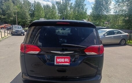 Chrysler Voyager, 2020 год, 2 700 000 рублей, 4 фотография