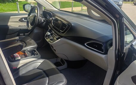 Chrysler Voyager, 2020 год, 2 700 000 рублей, 13 фотография