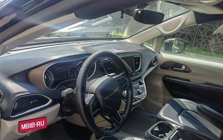 Chrysler Voyager, 2020 год, 2 700 000 рублей, 10 фотография