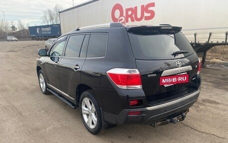 Toyota Highlander III, 2013 год, 1 890 000 рублей, 3 фотография