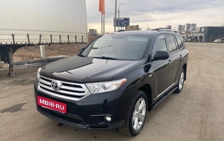 Toyota Highlander III, 2013 год, 1 890 000 рублей, 4 фотография