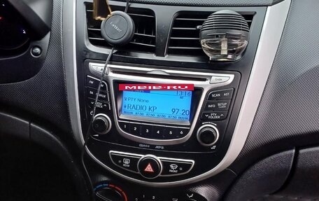 Hyundai Solaris II рестайлинг, 2013 год, 950 000 рублей, 4 фотография