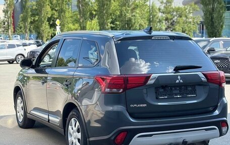 Mitsubishi Outlander III рестайлинг 3, 2021 год, 2 100 000 рублей, 4 фотография