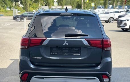 Mitsubishi Outlander III рестайлинг 3, 2021 год, 2 100 000 рублей, 5 фотография