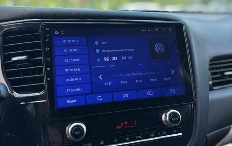 Mitsubishi Outlander III рестайлинг 3, 2021 год, 2 100 000 рублей, 10 фотография