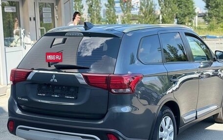 Mitsubishi Outlander III рестайлинг 3, 2021 год, 2 100 000 рублей, 6 фотография