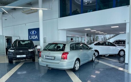 Toyota Avensis III рестайлинг, 2005 год, 699 900 рублей, 4 фотография