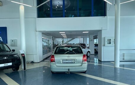 Toyota Avensis III рестайлинг, 2005 год, 699 900 рублей, 6 фотография