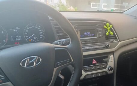 Hyundai Elantra VI рестайлинг, 2018 год, 1 760 000 рублей, 2 фотография