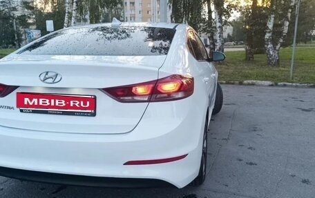 Hyundai Elantra VI рестайлинг, 2018 год, 1 760 000 рублей, 6 фотография