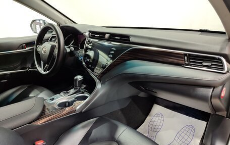 Toyota Camry, 2019 год, 3 100 000 рублей, 14 фотография