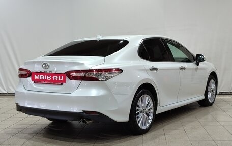 Toyota Camry, 2019 год, 3 100 000 рублей, 5 фотография