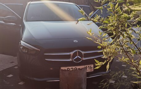Mercedes-Benz B-Класс, 2019 год, 2 400 000 рублей, 2 фотография