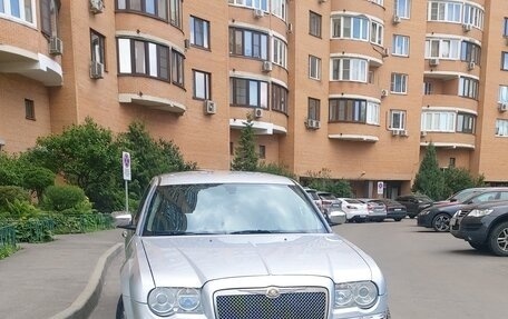 Chrysler 300C II, 2005 год, 1 700 000 рублей, 10 фотография