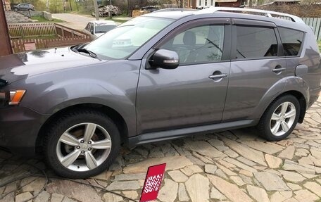Mitsubishi Outlander III рестайлинг 3, 2010 год, 1 300 000 рублей, 2 фотография