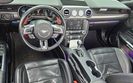 Ford Mustang VI рестайлинг, 2018 год, 2 681 700 рублей, 7 фотография