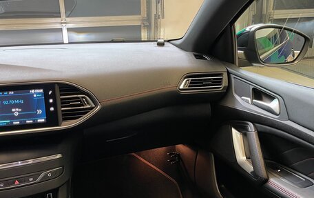 Peugeot 308 GTi I рестайлинг, 2019 год, 2 090 000 рублей, 15 фотография