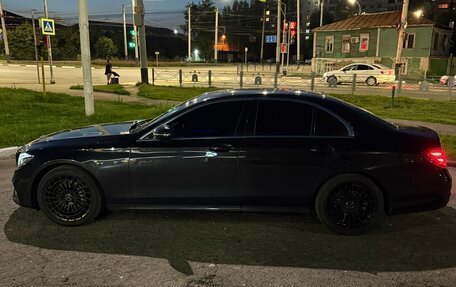 Mercedes-Benz E-Класс, 2018 год, 3 600 000 рублей, 5 фотография