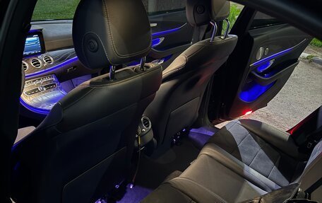 Mercedes-Benz E-Класс, 2018 год, 3 600 000 рублей, 14 фотография