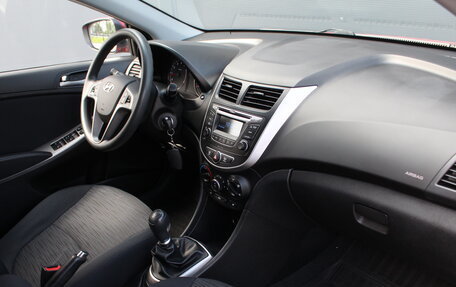 Hyundai Solaris II рестайлинг, 2015 год, 995 000 рублей, 20 фотография