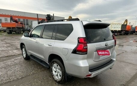 Toyota Land Cruiser Prado 150 рестайлинг 2, 2022 год, 5 648 000 рублей, 8 фотография