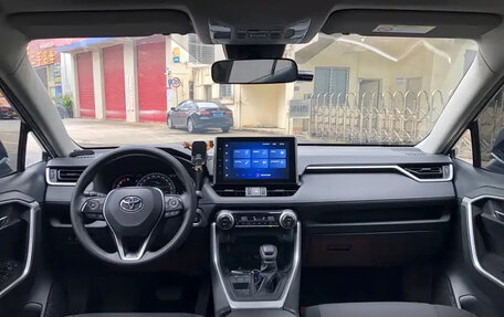 Toyota RAV4, 2022 год, 2 075 000 рублей, 10 фотография