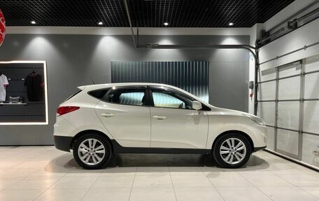Hyundai Tucson III, 2010 год, 900 000 рублей, 6 фотография