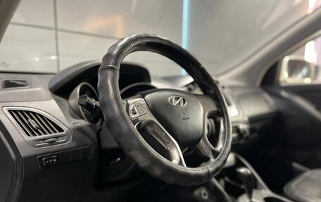 Hyundai Tucson III, 2010 год, 900 000 рублей, 13 фотография