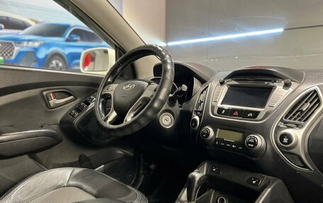Hyundai Tucson III, 2010 год, 900 000 рублей, 16 фотография