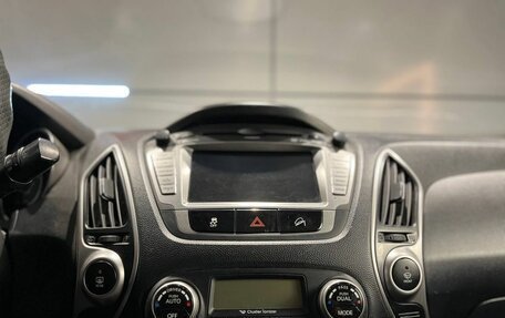 Hyundai Tucson III, 2010 год, 900 000 рублей, 21 фотография