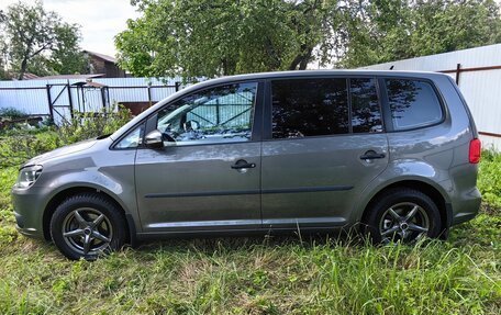 Volkswagen Touran III, 2011 год, 1 265 000 рублей, 2 фотография