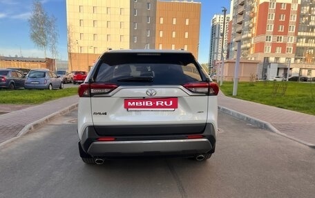 Toyota RAV4, 2021 год, 3 950 000 рублей, 3 фотография